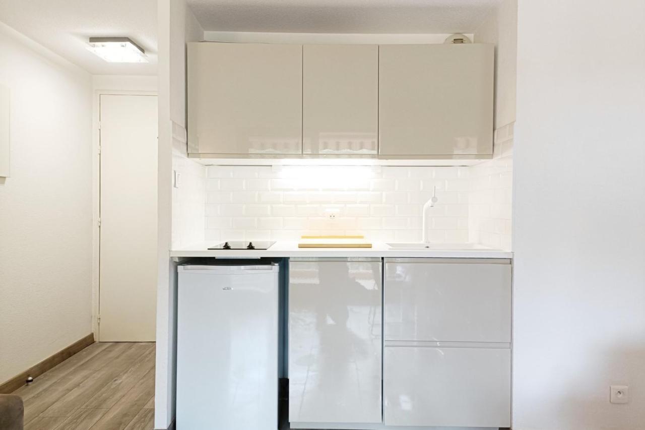 Spacious Sea View Apart At 50M From The Beach Бандол Екстериор снимка