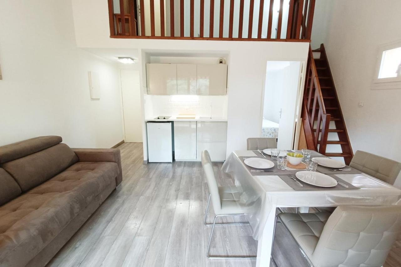 Spacious Sea View Apart At 50M From The Beach Бандол Екстериор снимка